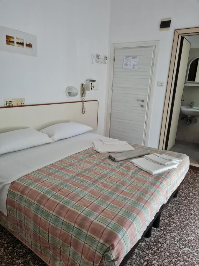 Hotel Marconi Miramare Rimini Exterior photo