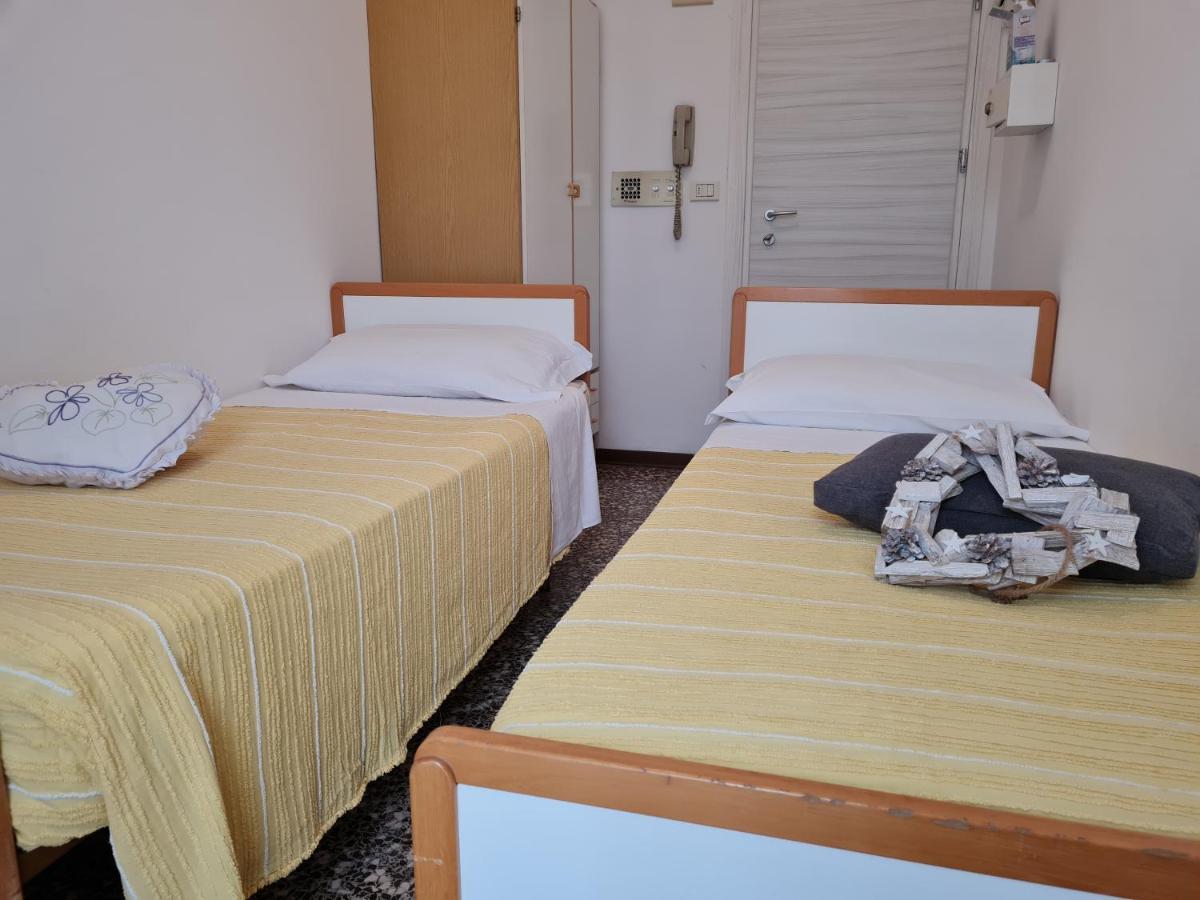 Hotel Marconi Miramare Rimini Exterior photo