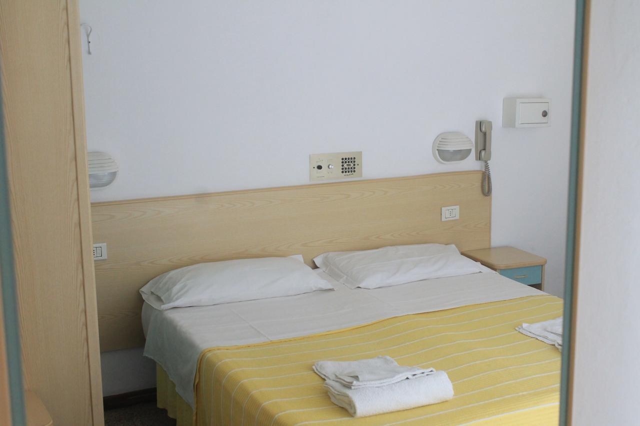 Hotel Marconi Miramare Rimini Exterior photo