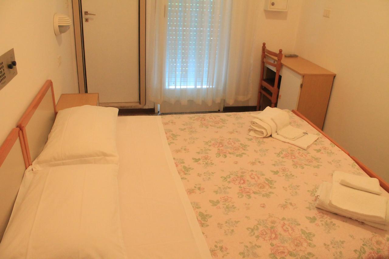 Hotel Marconi Miramare Rimini Exterior photo